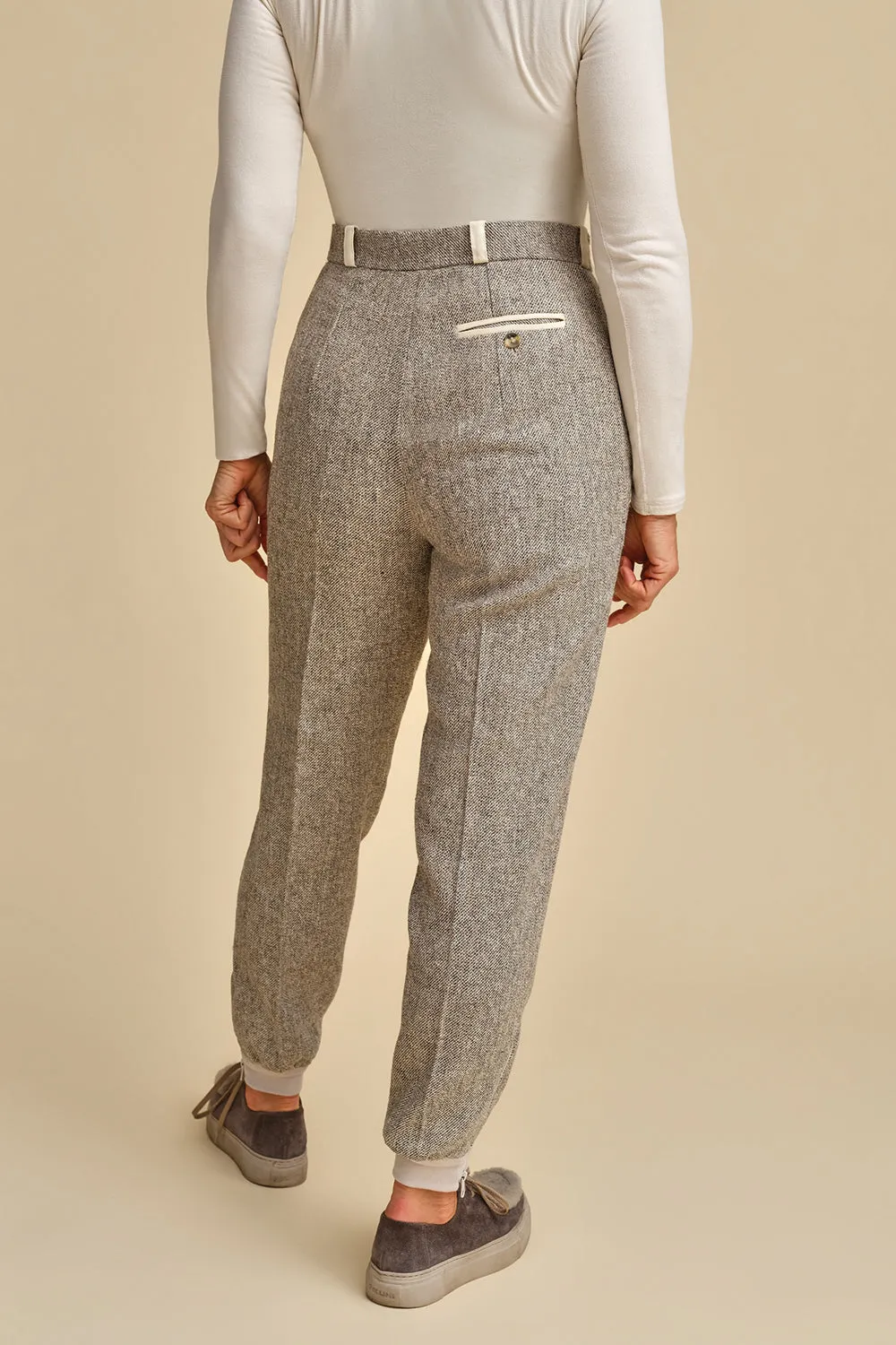 68-4 Jogger pants with zipper and tailored waistband