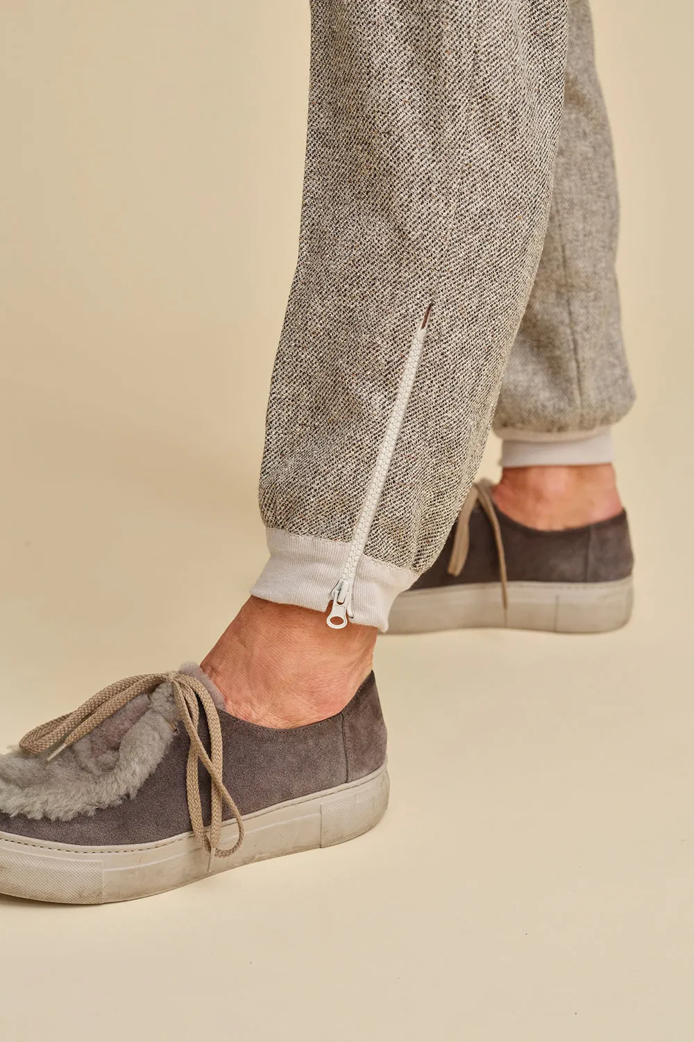 68-4 Jogger pants with zipper and tailored waistband