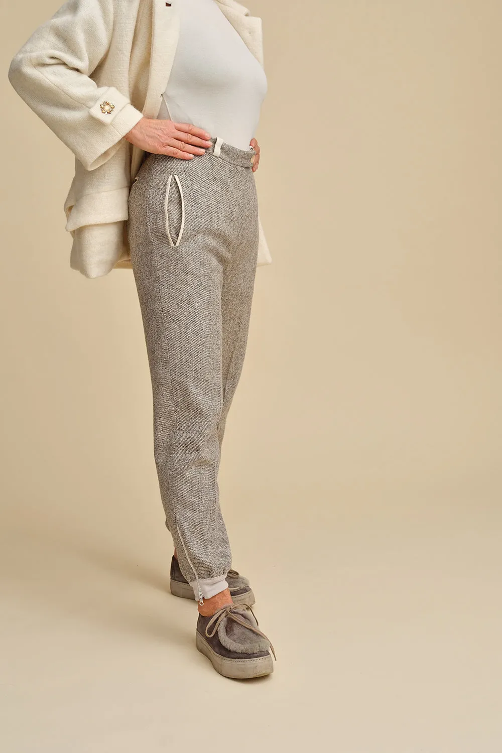 68-4 Jogger pants with zipper and tailored waistband