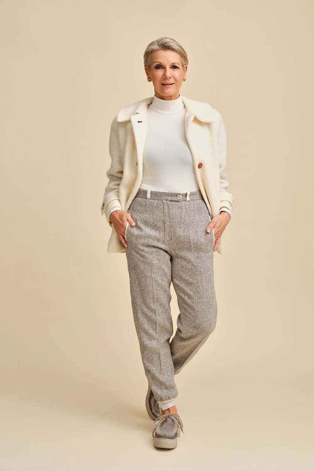 68-4 Jogger pants with zipper and tailored waistband
