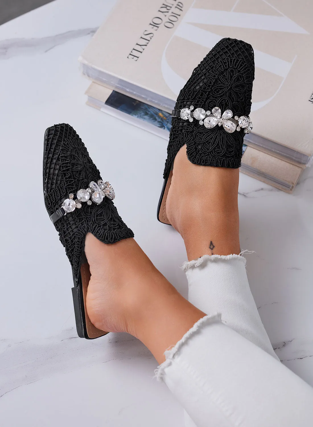 ORIETTA - Black lace mules with rhinestones and square toe